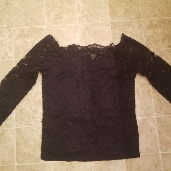 Black lace off the shoulder long sleeve - Picture 1 of 3